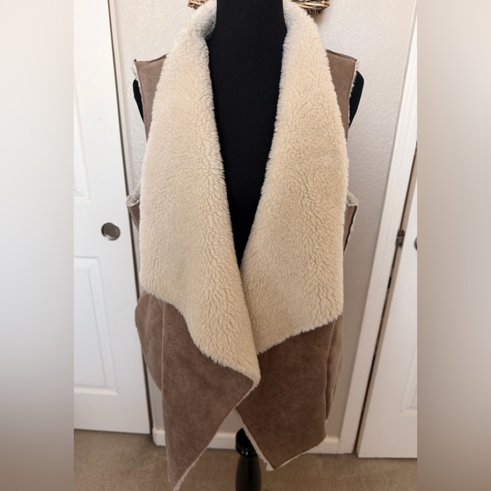 Artisan Ny Shearling Vest in Tan and Cream